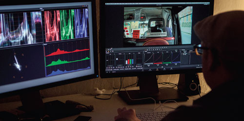 Swordfish 執行創意總監Matt Silverman在DaVinci Resolve中進行Sony RAW MXF 4k拍攝片段的色彩分級。